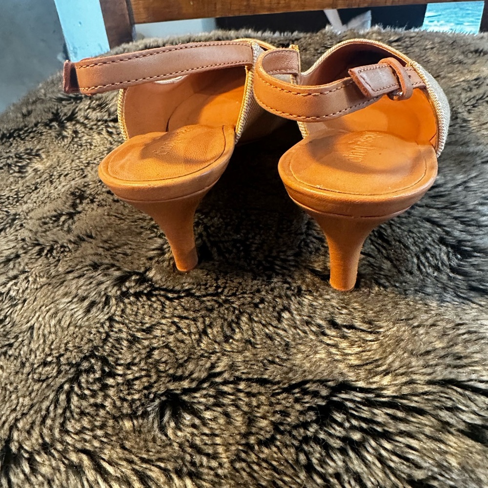 Cinq a Sept Sylvie Pointed Toe Tan/Cream Slingback Designer Kitten Heels, 39/9 - Picture 2 of 9